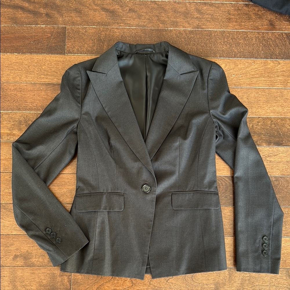 EUC fitted blazer Femme de Carriere